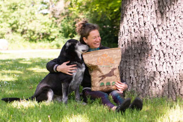 Kann man Hunde pflanzlich ernähren? Ein spannendes Interview mit Leni Lecker